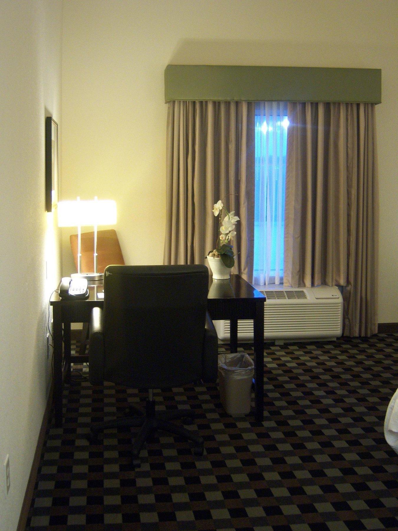 Hampton & Houston-bush Intercontinental Airport Otel 3*